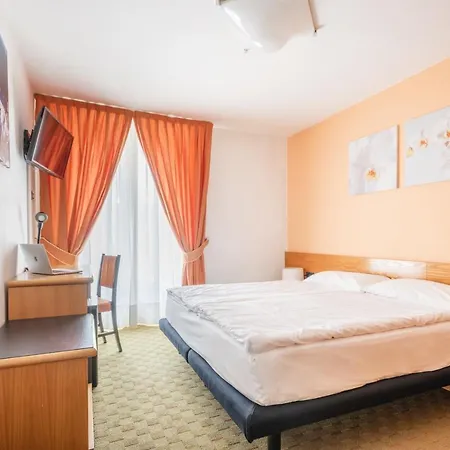 Hotel Alpina Madonna